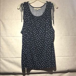 Sleeveless shirt
